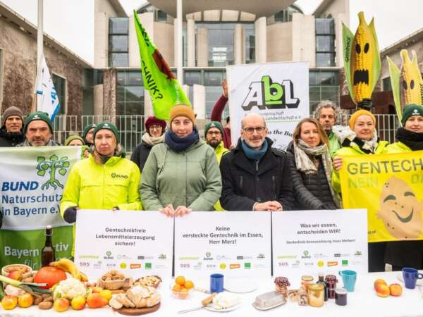Demonstration vor dem Kanzleramt