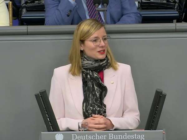 Isabel Mackensen-Geis spricht im Bundestag