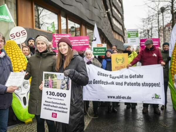 Übergabe einer Gentechnikpetition in Berlin