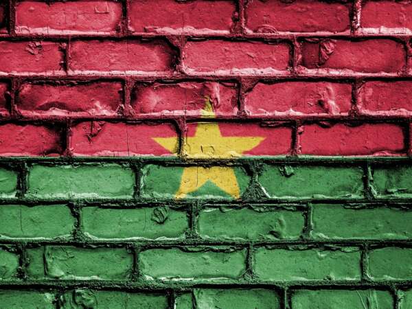 Burkina Faso flag painted on a wall