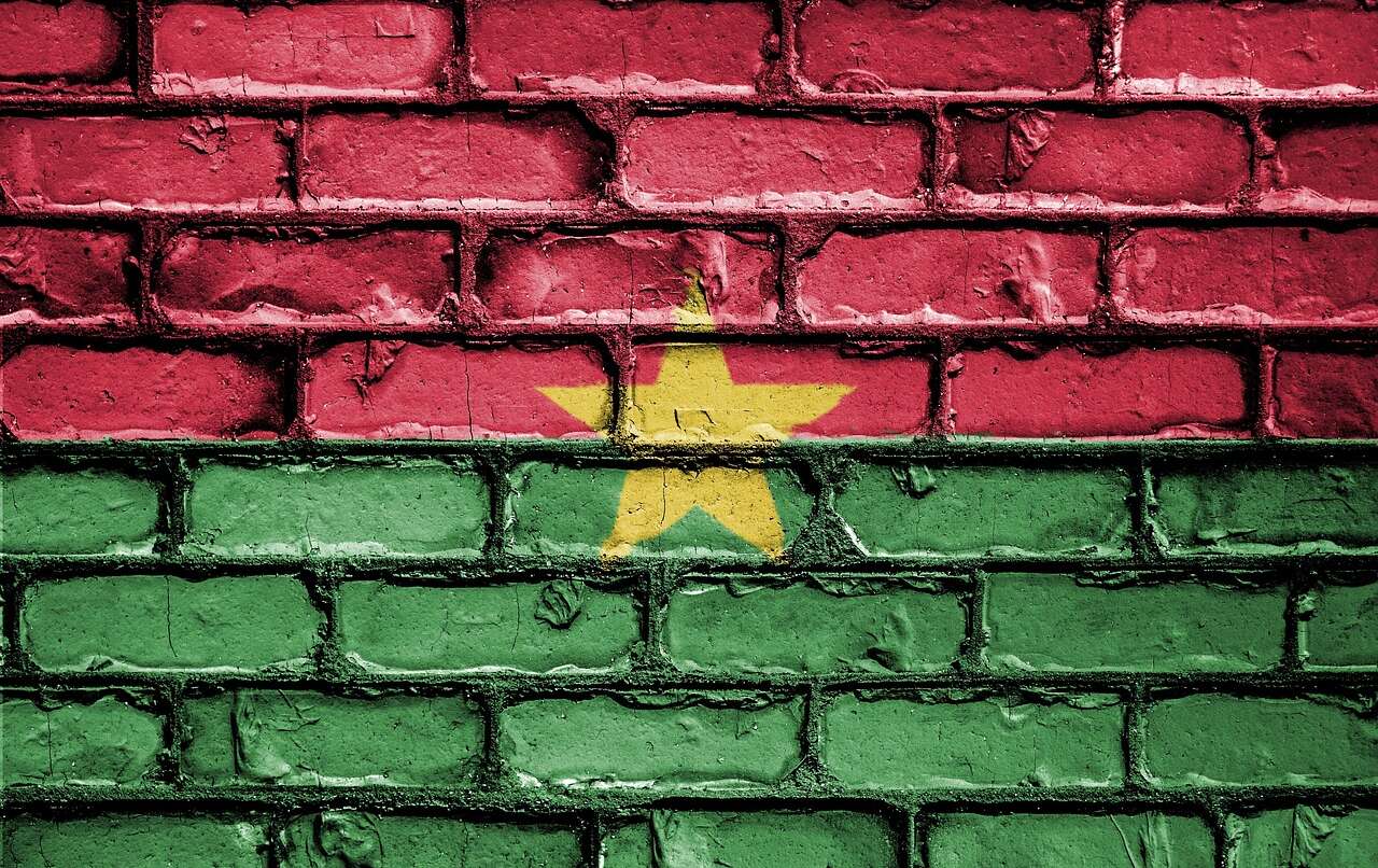 Burkina Faso flag painted on a wall
